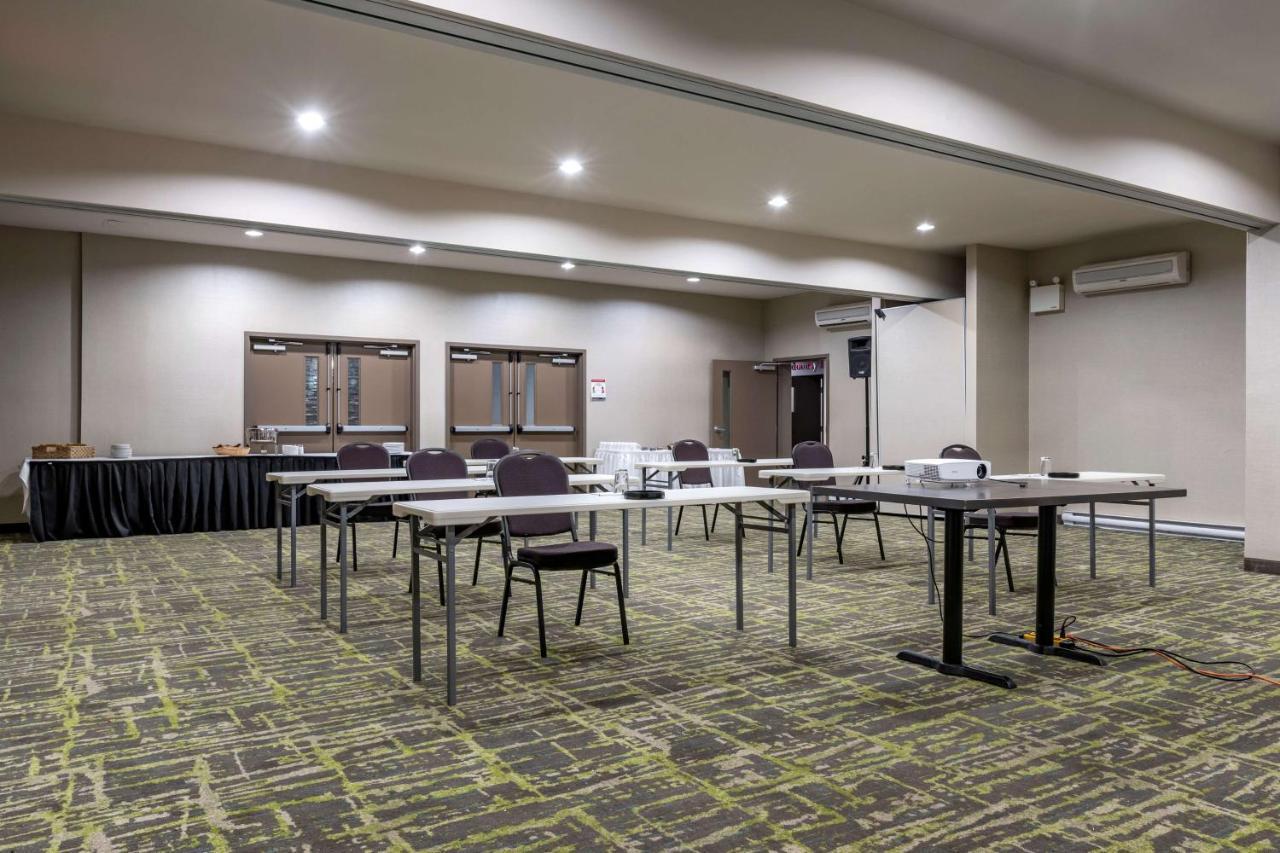Best Western Plus Dartmouth Hotel & Suites Екстер'єр фото
