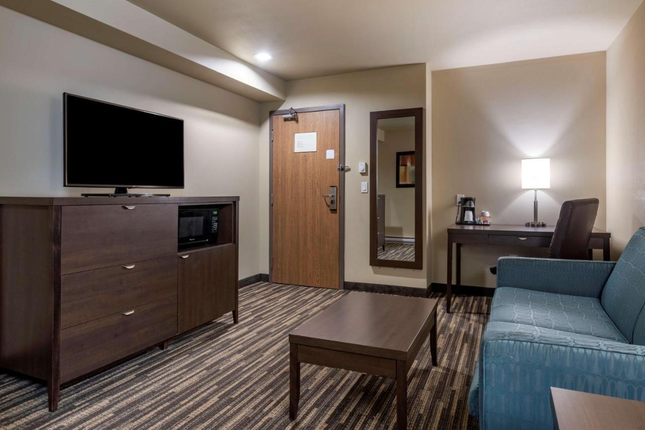 Best Western Plus Dartmouth Hotel & Suites Екстер'єр фото